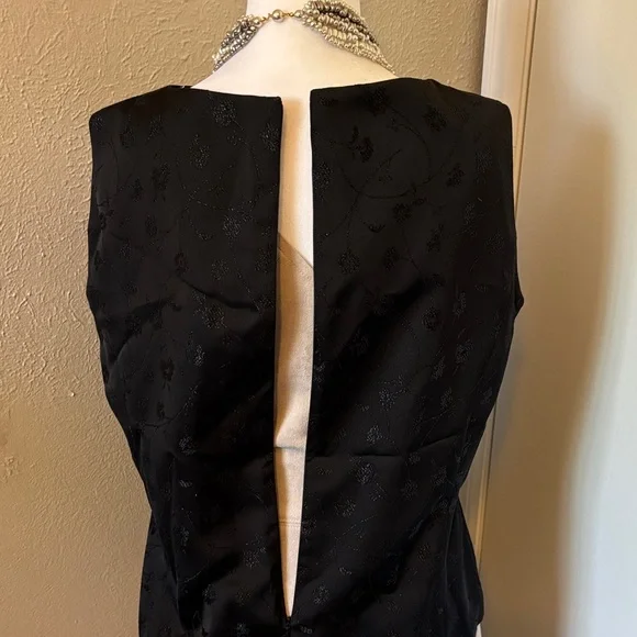 Preston & York Black Floral Top - Picture 3 of 4